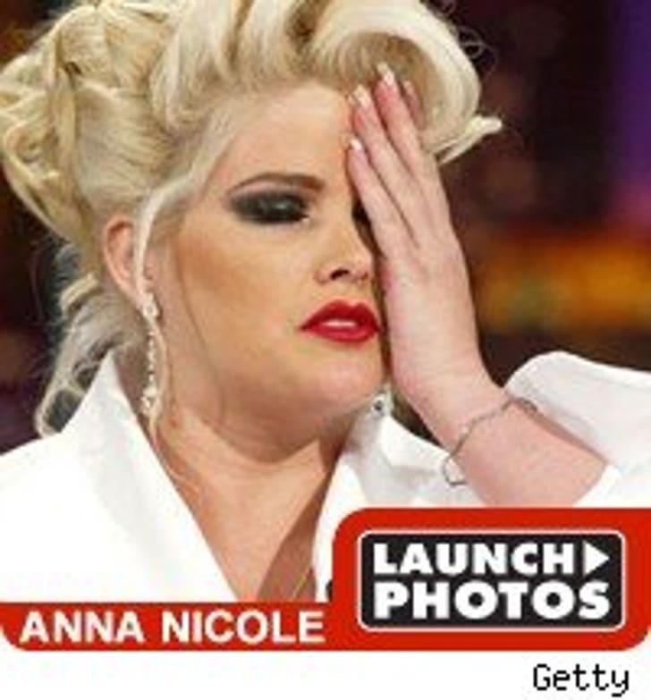 Crying Anna Nicole Judge Accused of Abuse :: 0327_anna_nicole_200-1