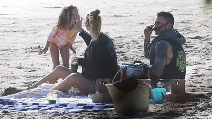 100922_adam_levine_family_kal