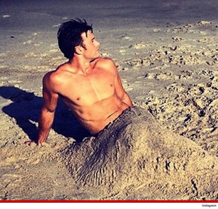 Sexy Shirtless Scott Eastwood Shots to Lasso Your MCM Love :: 0403-scott-eastwood-23