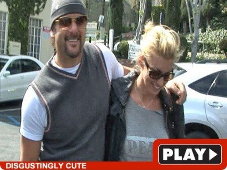Tim McGraw & Faith Hill: Click to watch