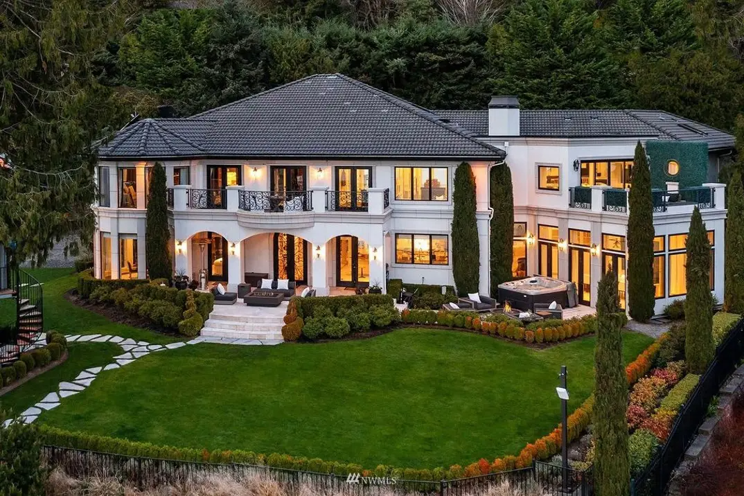 Russell Wilson doesn't have much of a need for his mansion in Washington these days ... so the former Seahawks star threw the home up for sale -- for $36 MILLION! The quarterback and his wife, Ciara, just put the Bellevue place on the market ... The price tag is steep but the home is 11,104 square feet with 6 bedrooms and 7 bathrooms.